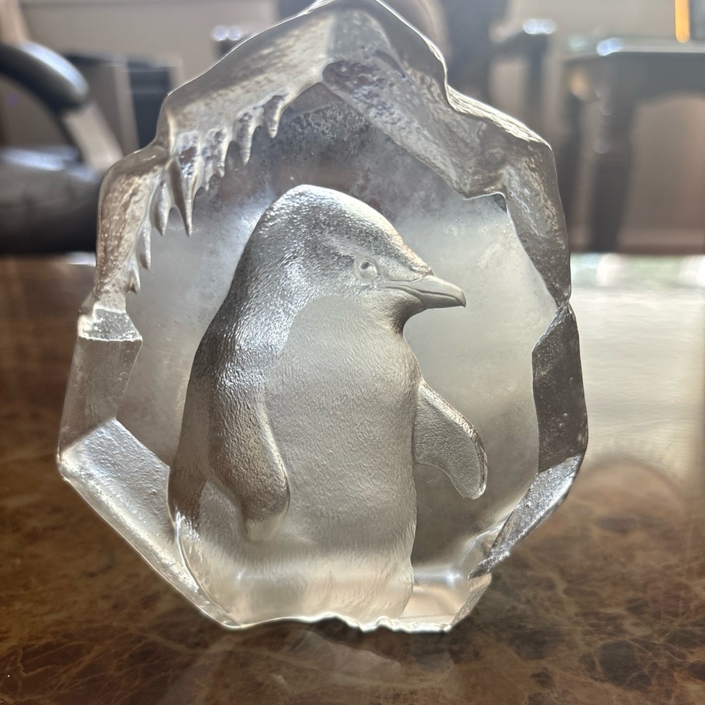 Mats Jonasson Sweden Lead Crystal Penguin Sculpture, 5" x 4" Handmade holida